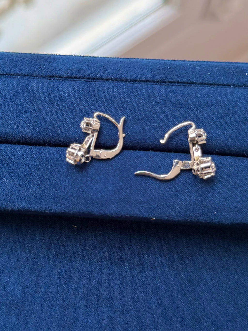 Dormeuses en or blanc et diamants