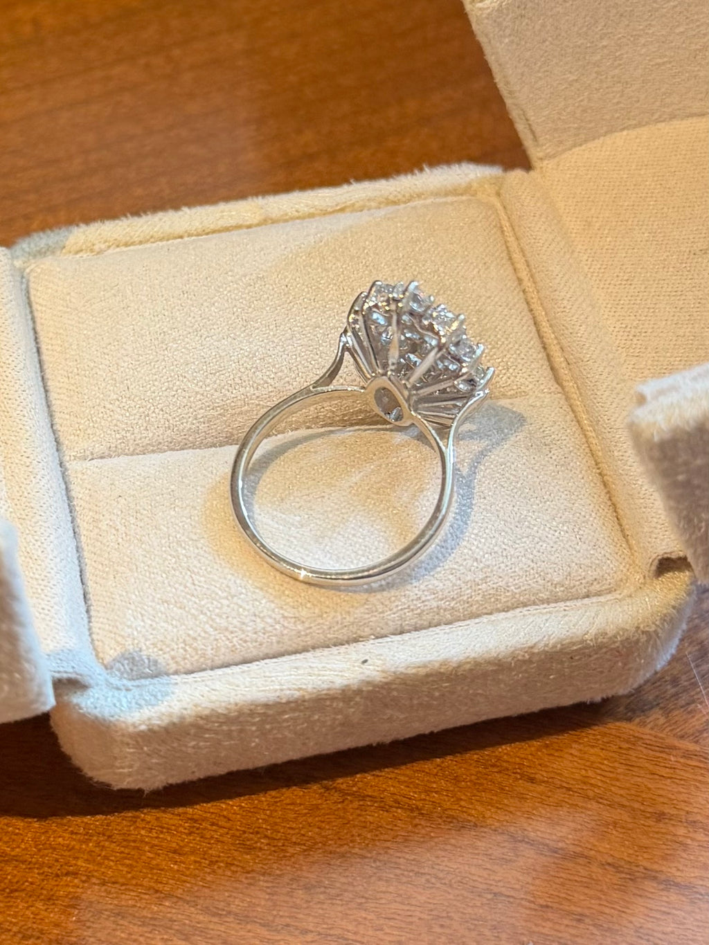"Amélie" Bague Marquise en or blanc et diamants
