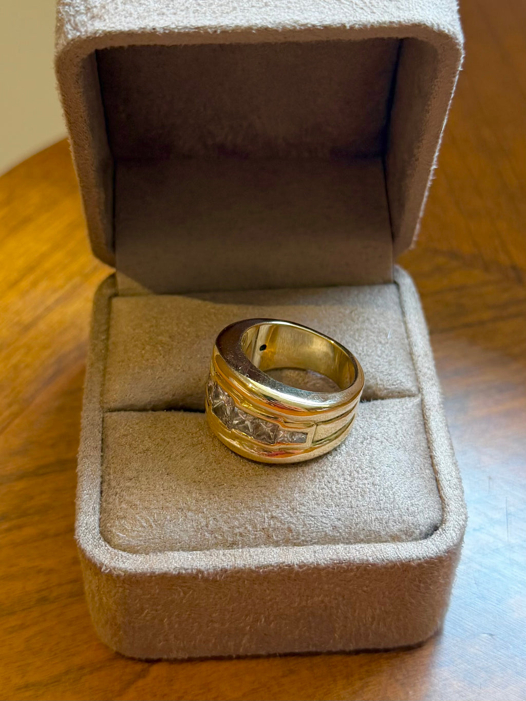 "Camille" Bague Bandeau en or jaune, et diamants 2 carats
