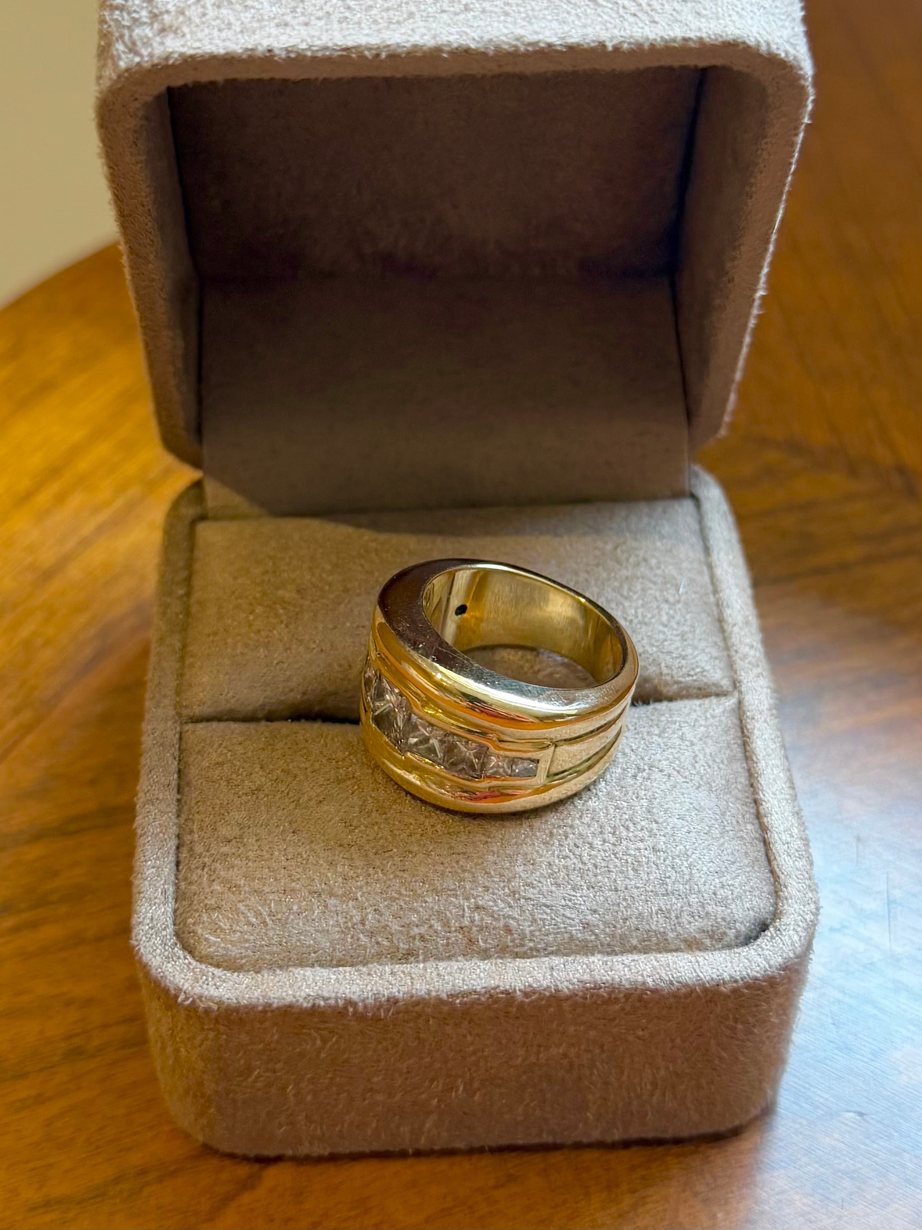 "Camille" Bague Bandeau en or jaune, et diamants 2 carats