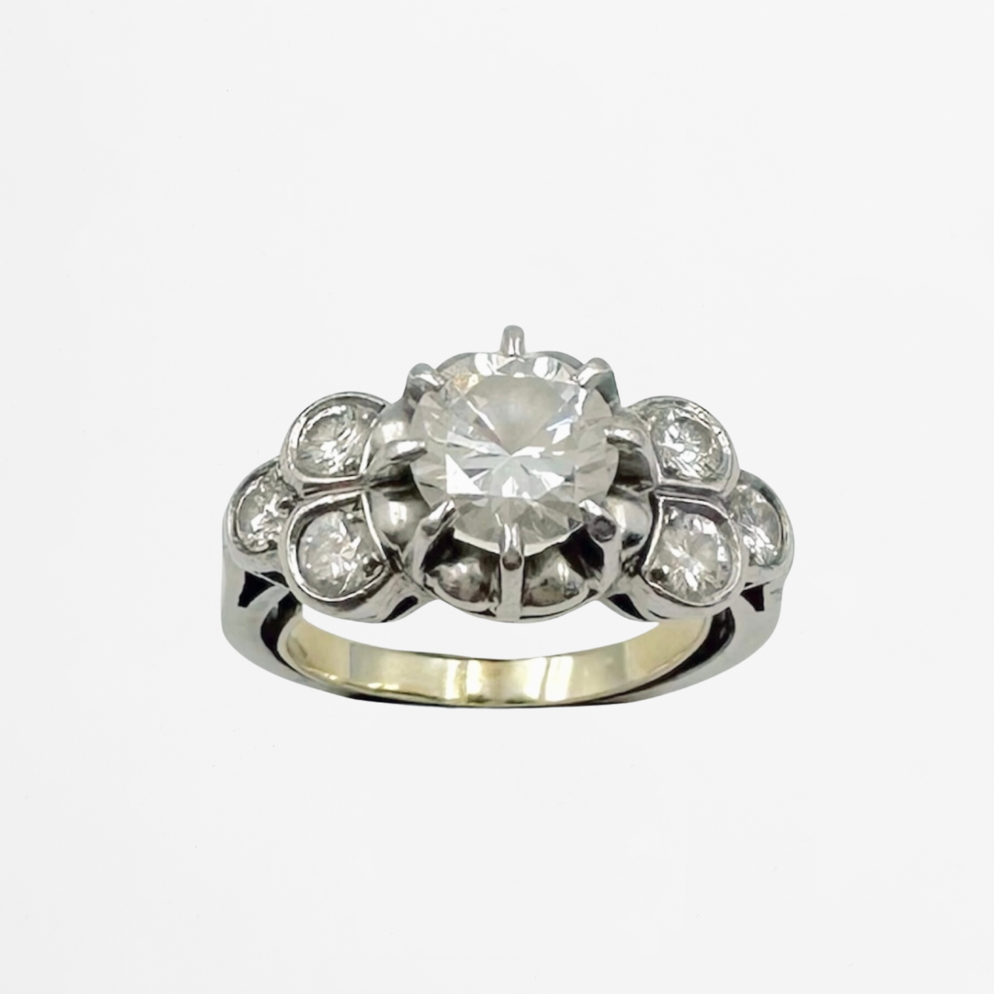 «Clothilde» Bague en platine  et diamants
