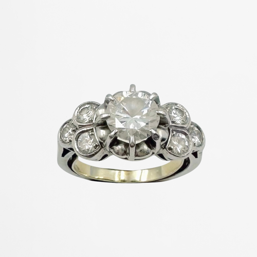 «Clothilde» Bague en platine  et diamants