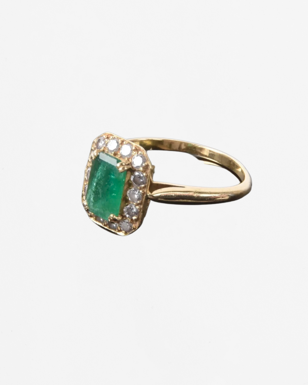 « Théodora» Bague en or jaune, émeraude et diamants