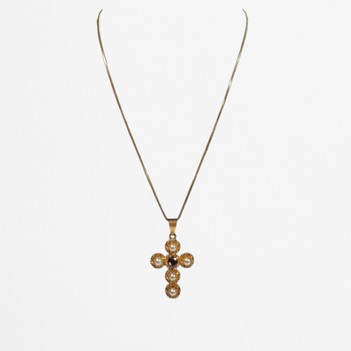Chaîne et croix en or jaune, grenat et perles