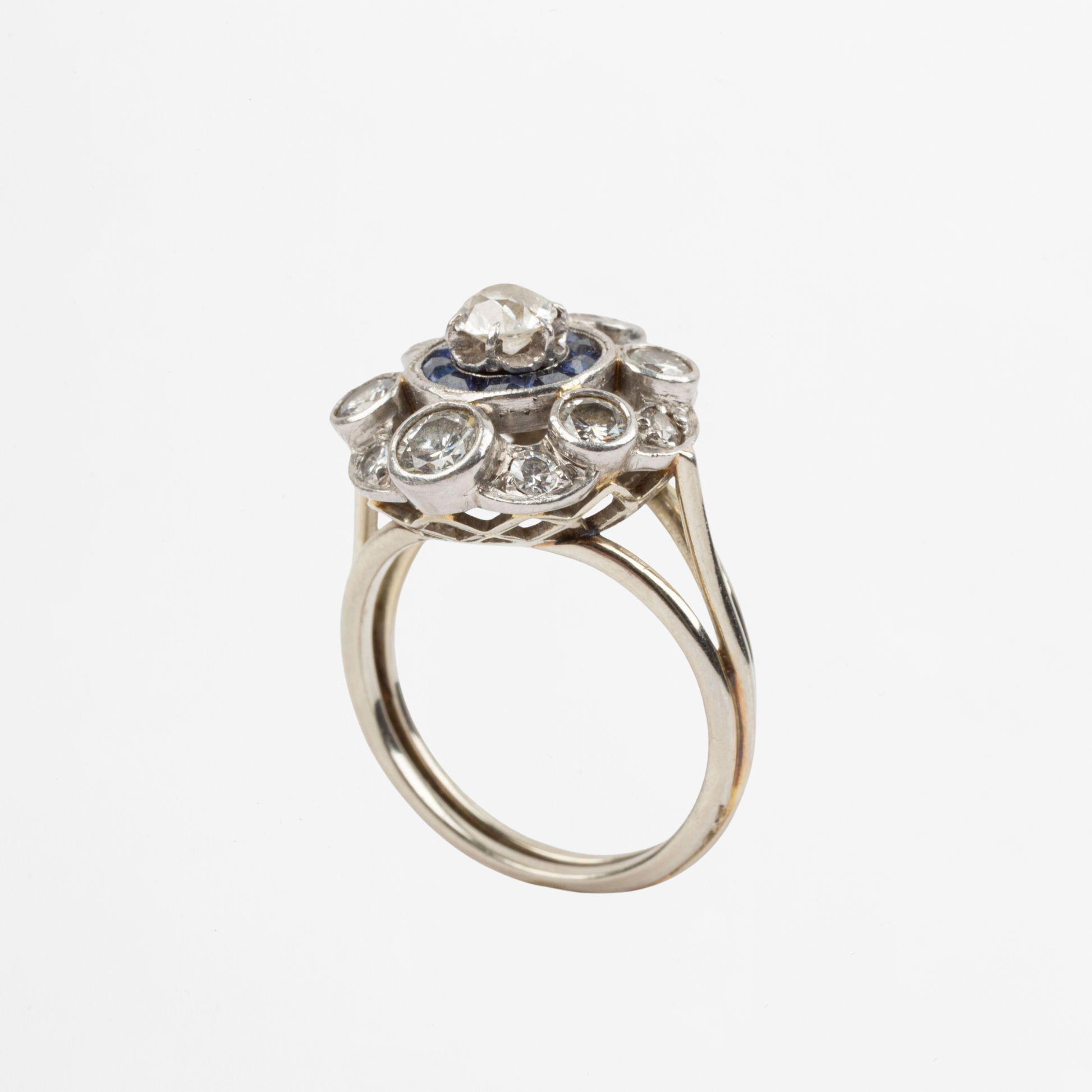 "Caroline" Bague Marguerite en platine, saphirs et diamants