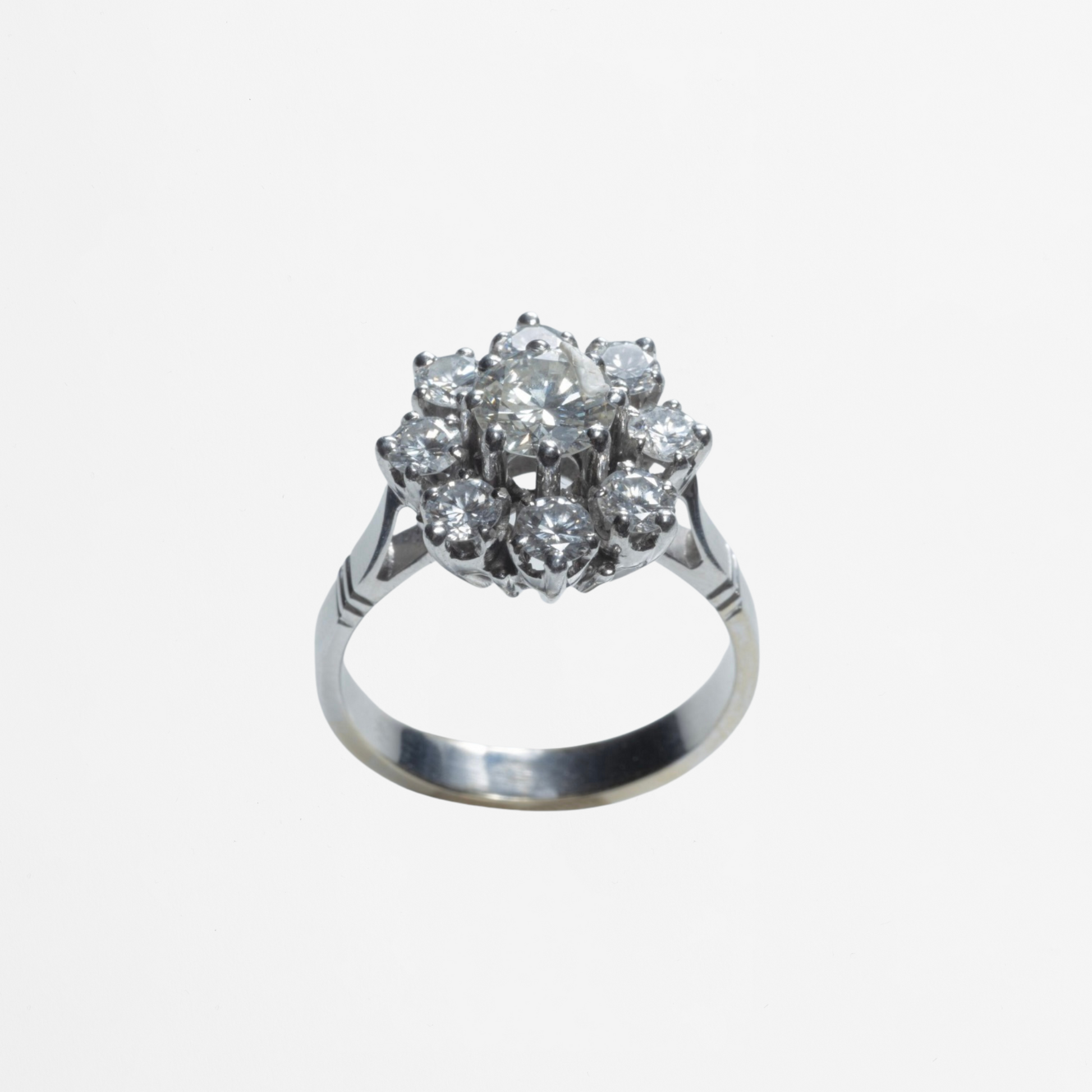 Bague Marguerite en platine et diamants