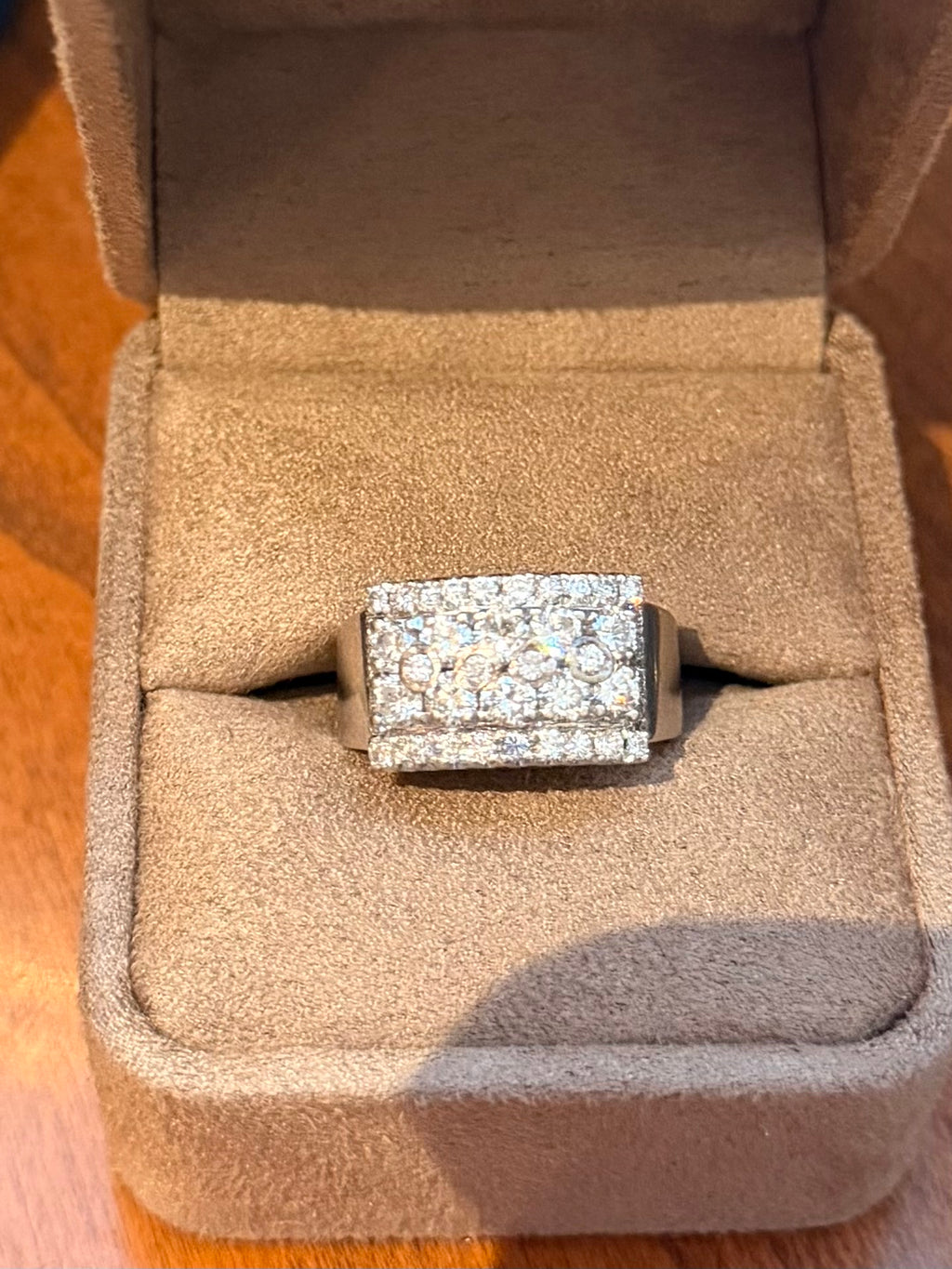 "Bianca" Bague en or blanc et diamants
