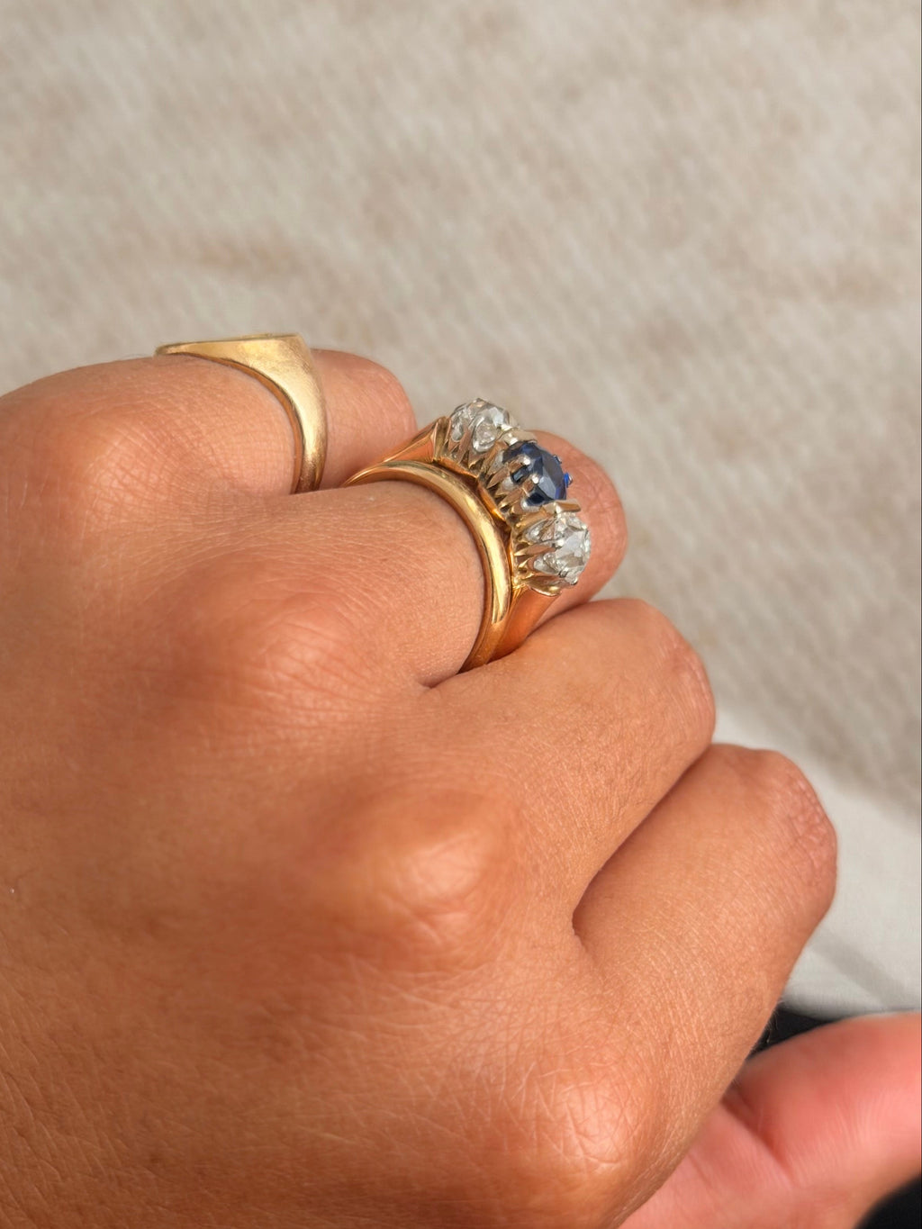 « Alice » Bague Jarretière en or rose, platine saphir et diamants