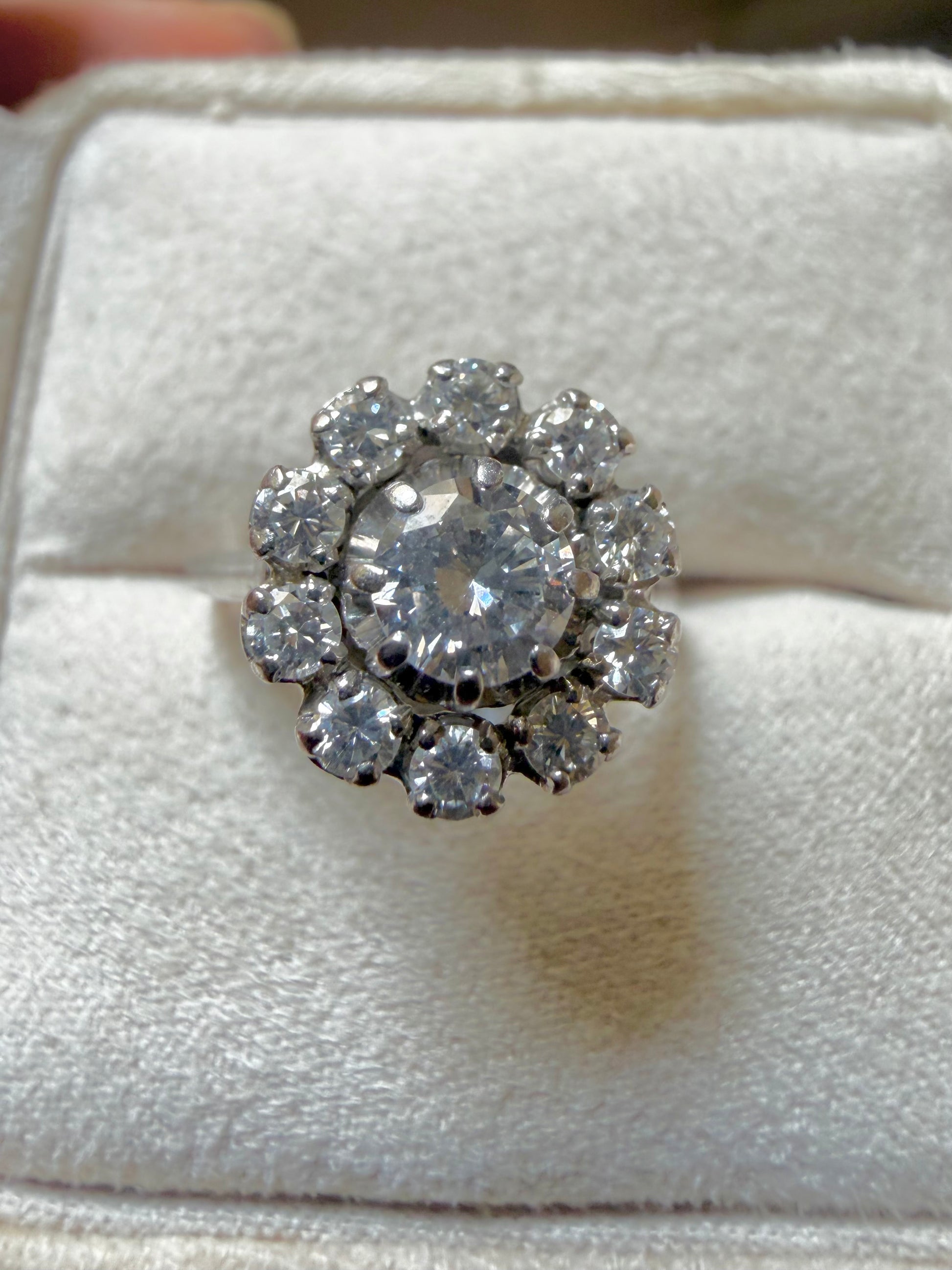 "Louise" Bague Fleur en platine et diamants