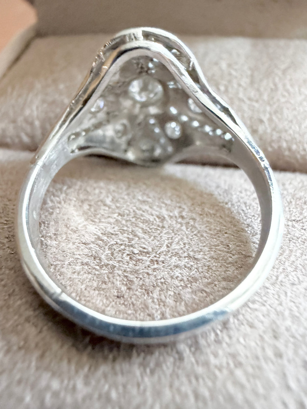 "Angelique" Bague art déco en platine et diamants