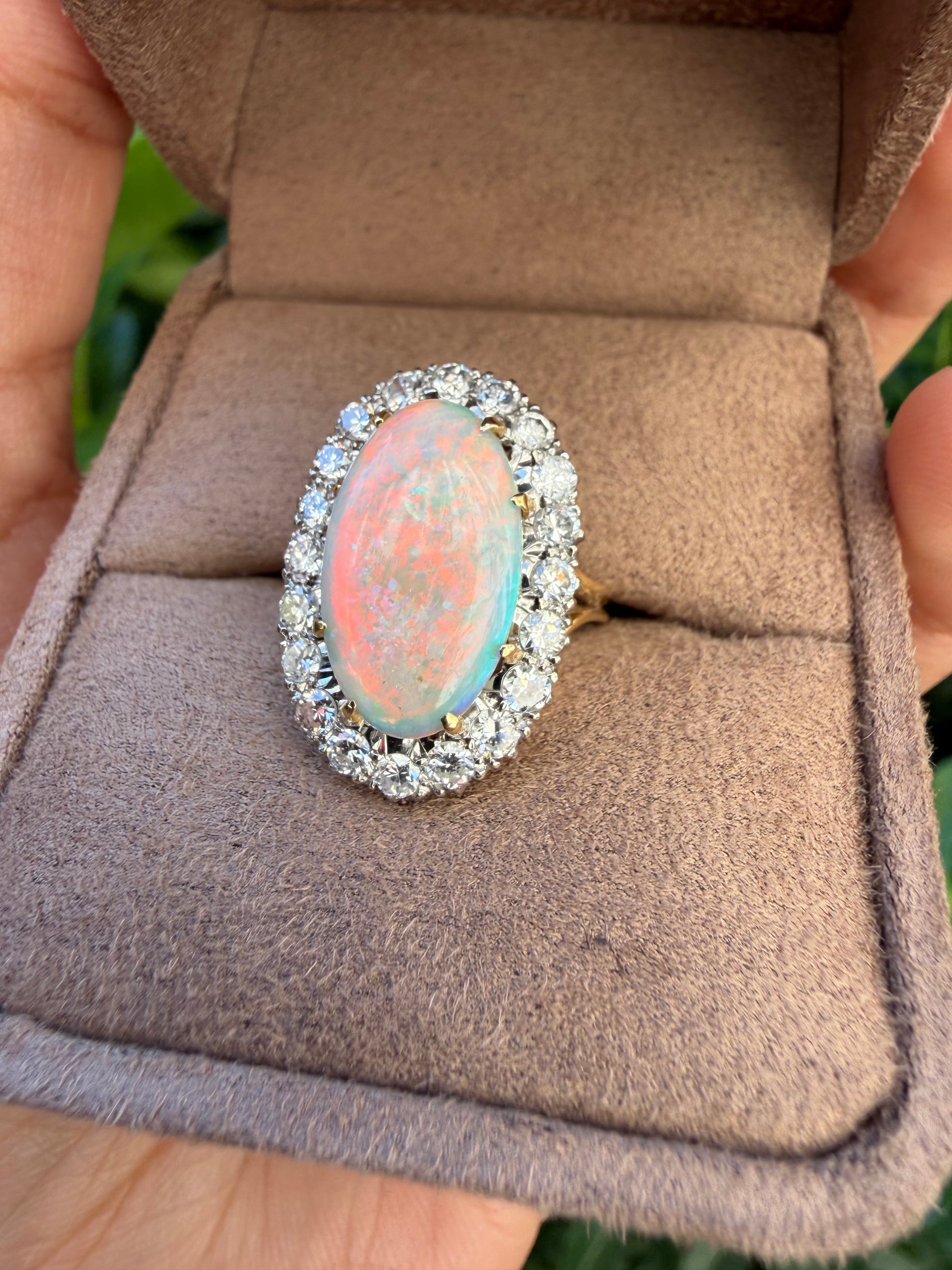 "Arielle" Bague Pompadour en or jaune, opale et diamants