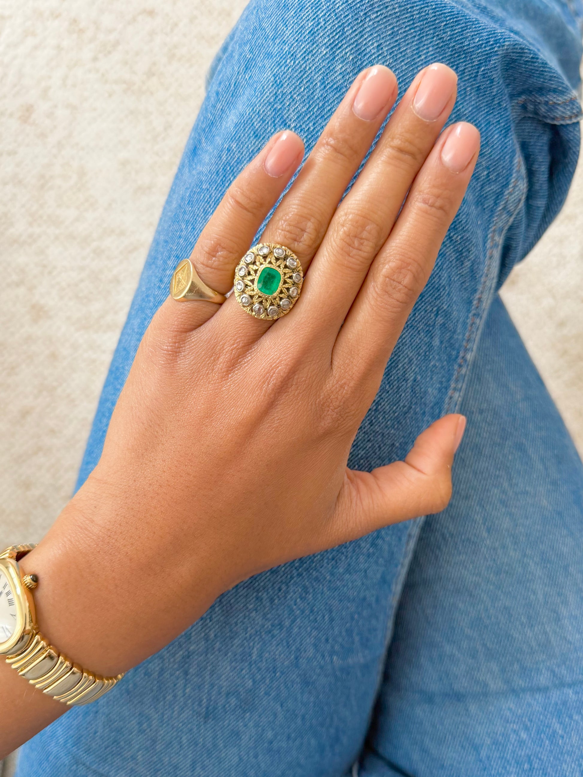« Fabiola » Bague Pompadour en or jaune, émeraude et diamants