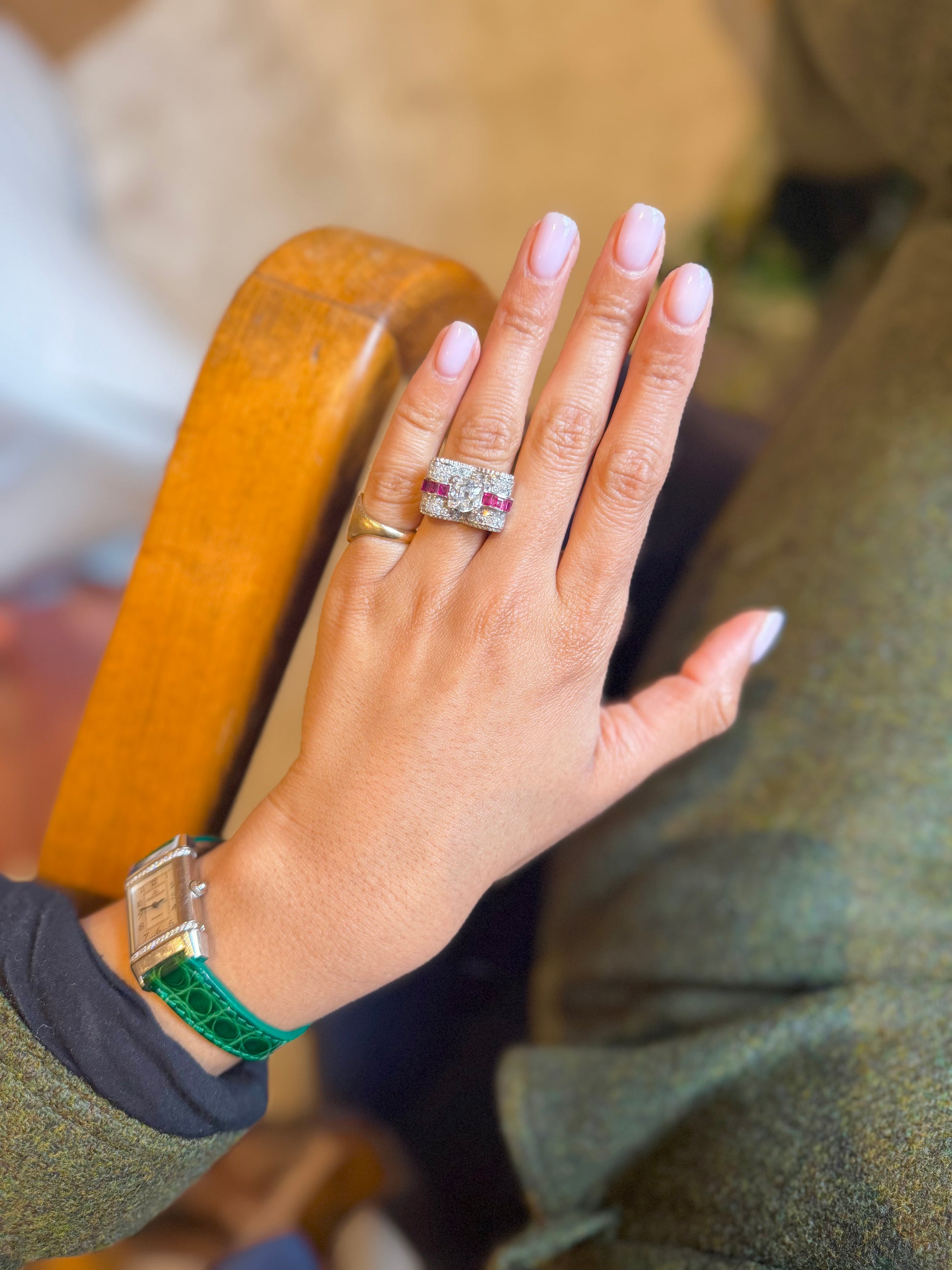 « Esther» Bague Tank en or blanc, rubis et diamants