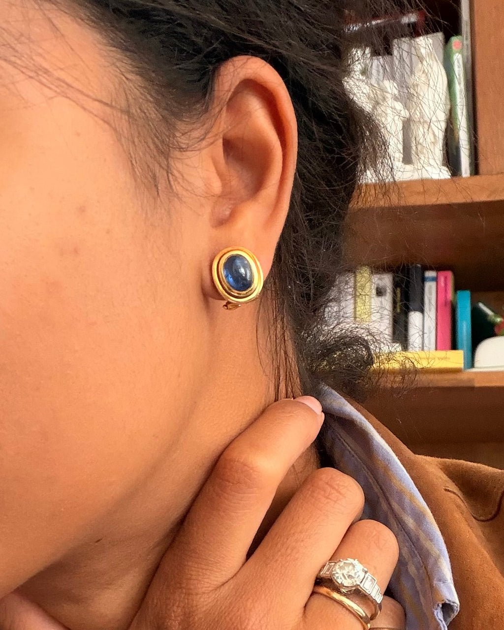 Boucles d'oreilles en or jaune et saphir