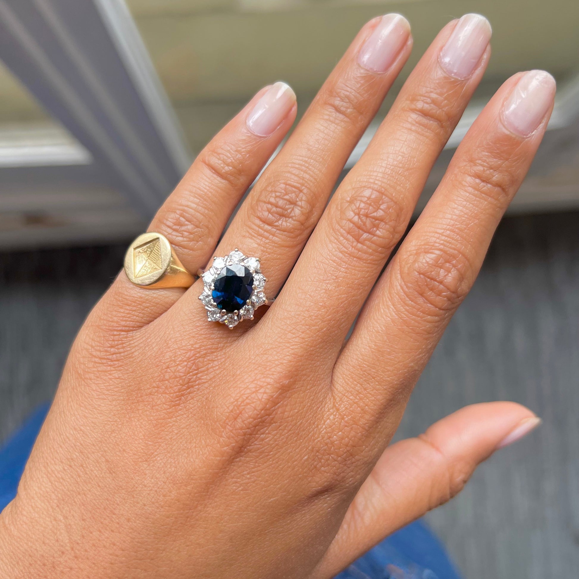 Bague Pompadour en or blanc, saphir et diamants
