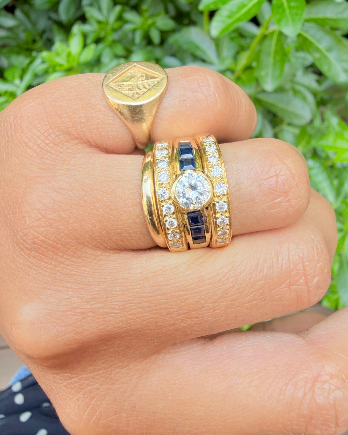 "Isaure"  Bague Bandeau en or jaune, saphirs et diamants