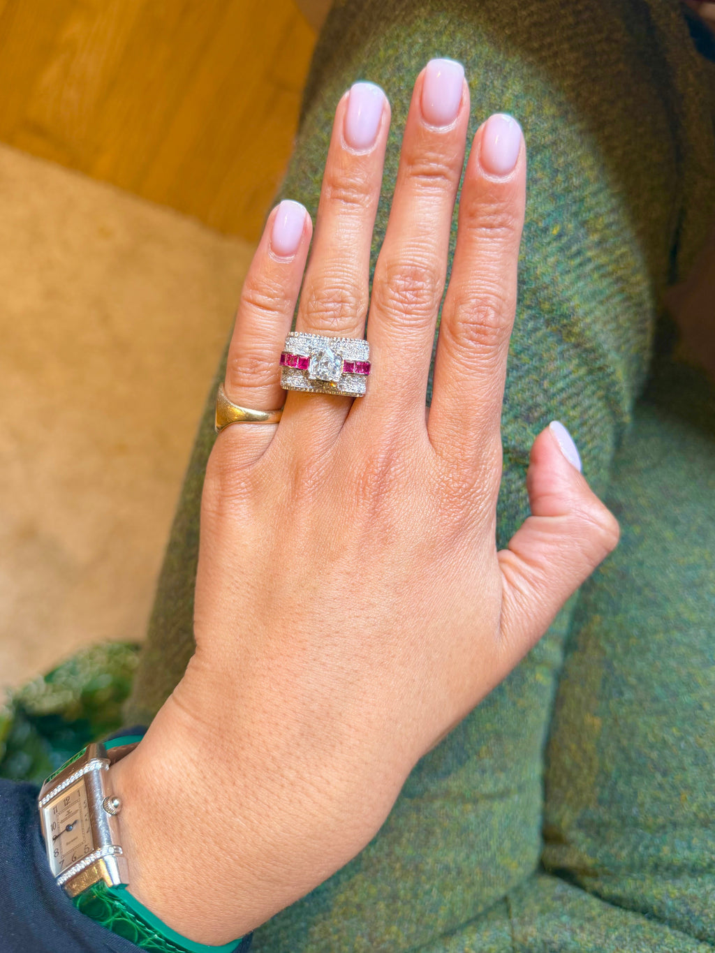 « Esther» Bague Tank en or blanc, rubis et diamants