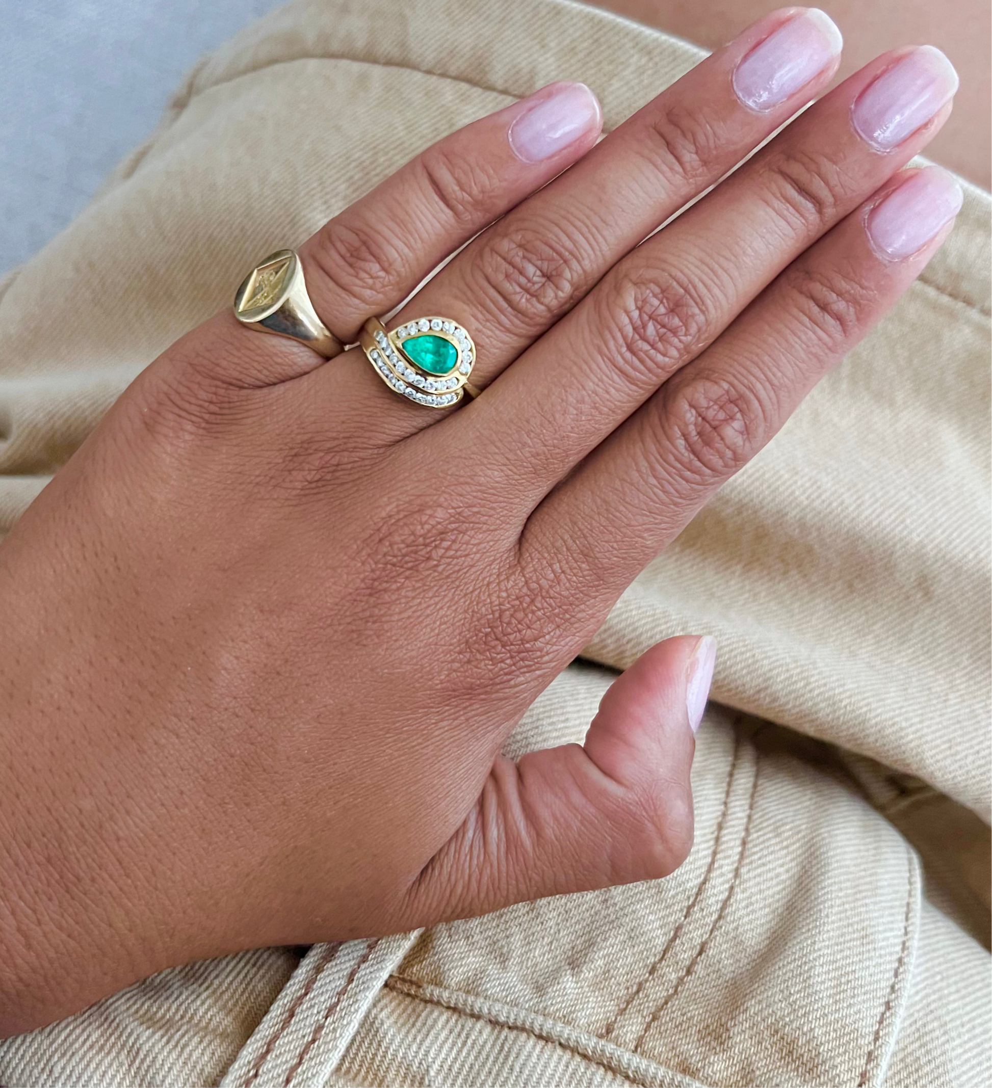 Bague tourbillon en or jaune émeraude et diamants