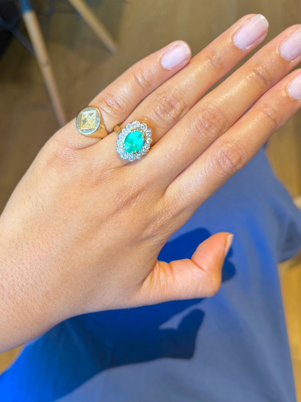"Madeleine" Bague Marguerite en or jaune, platine émeraude et diamants