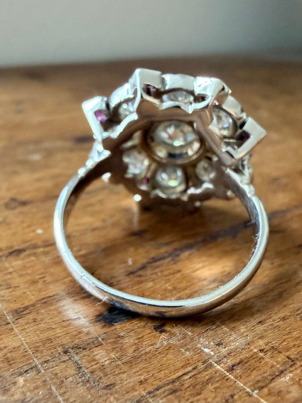 "Charlotte" Bague art déco en or blanc diamants et rubis