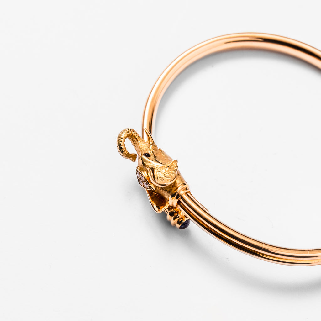 Bracelet JEAN ET PIERRE BELLIN Éléphant en or jaune, saphir, onyx et diamants