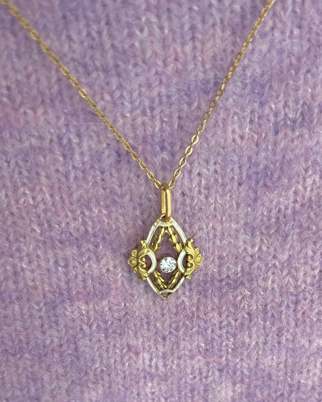 Art Deco pendant in yellow gold, enamel and diamond
