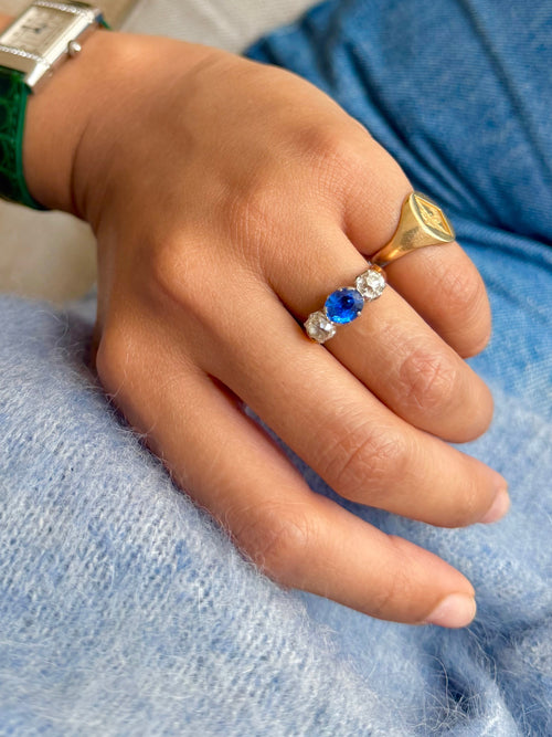 « Victoire » Bague Jarretière en or rose saphir et diamants