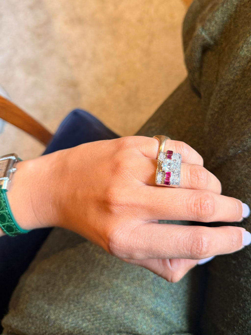 « Esther» Bague Tank en or blanc, rubis et diamants