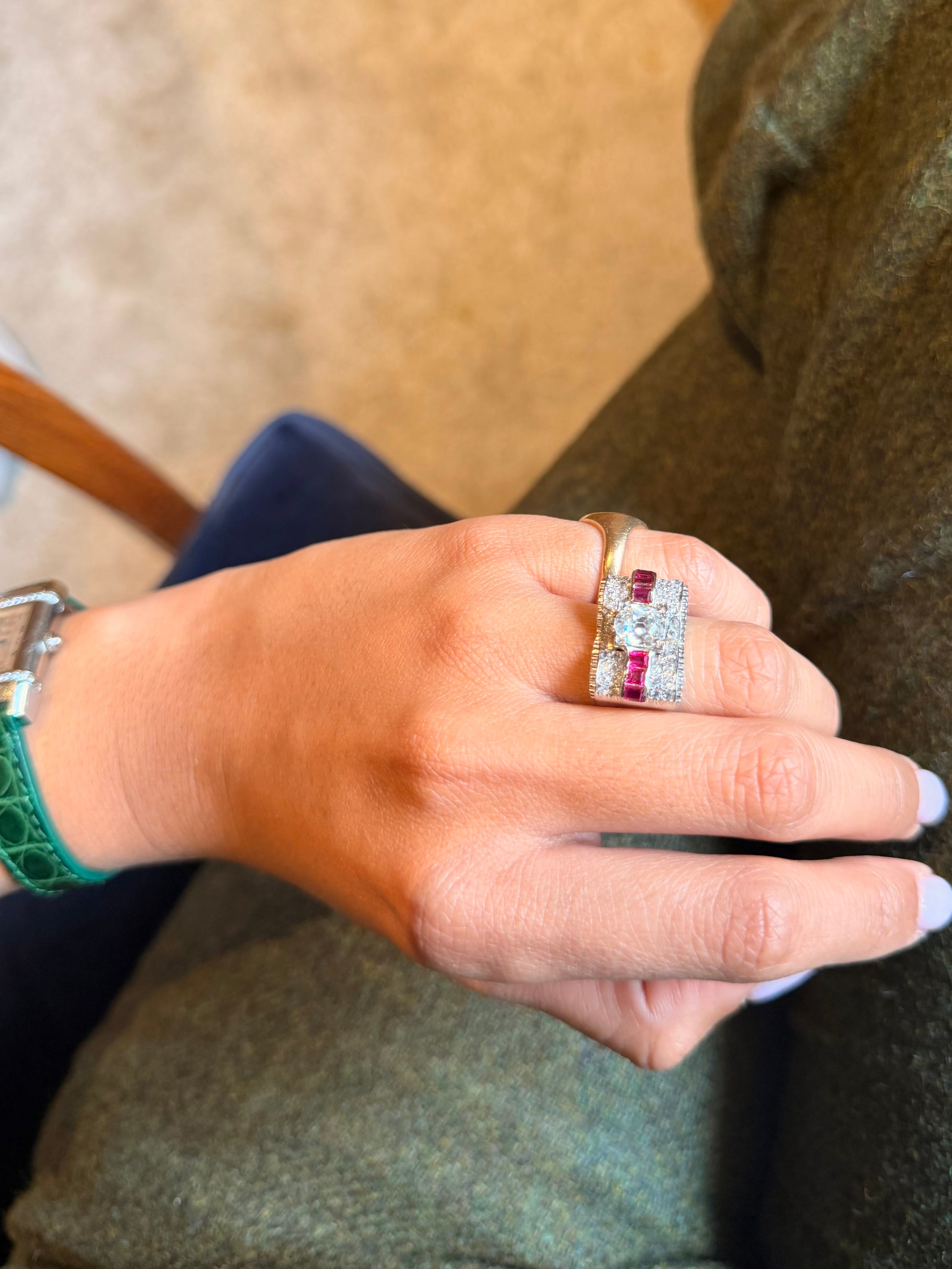 « Esther» Bague Tank en or blanc, rubis et diamants