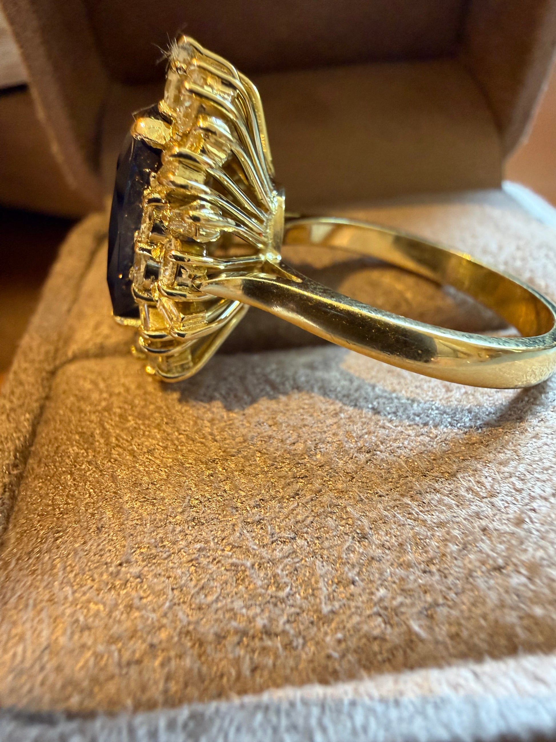 "Adèle" Bague Pompadour en or jaune, saphir et diamants
