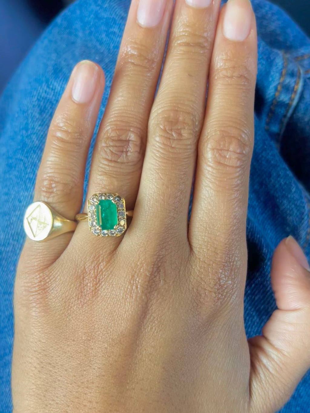 « Théodora» Bague en or jaune, émeraude et diamants