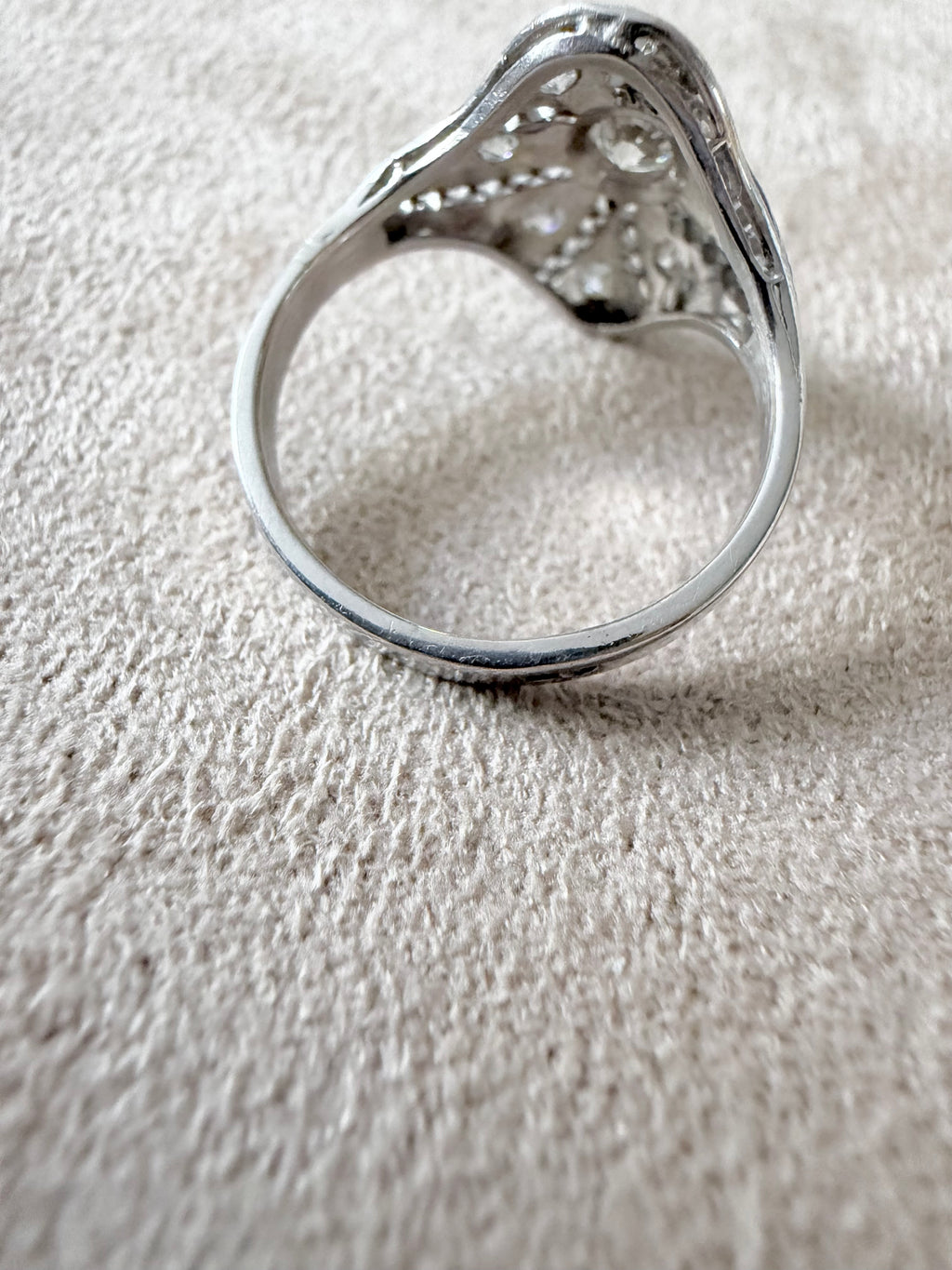 "Angelique" Bague art déco en platine et diamants