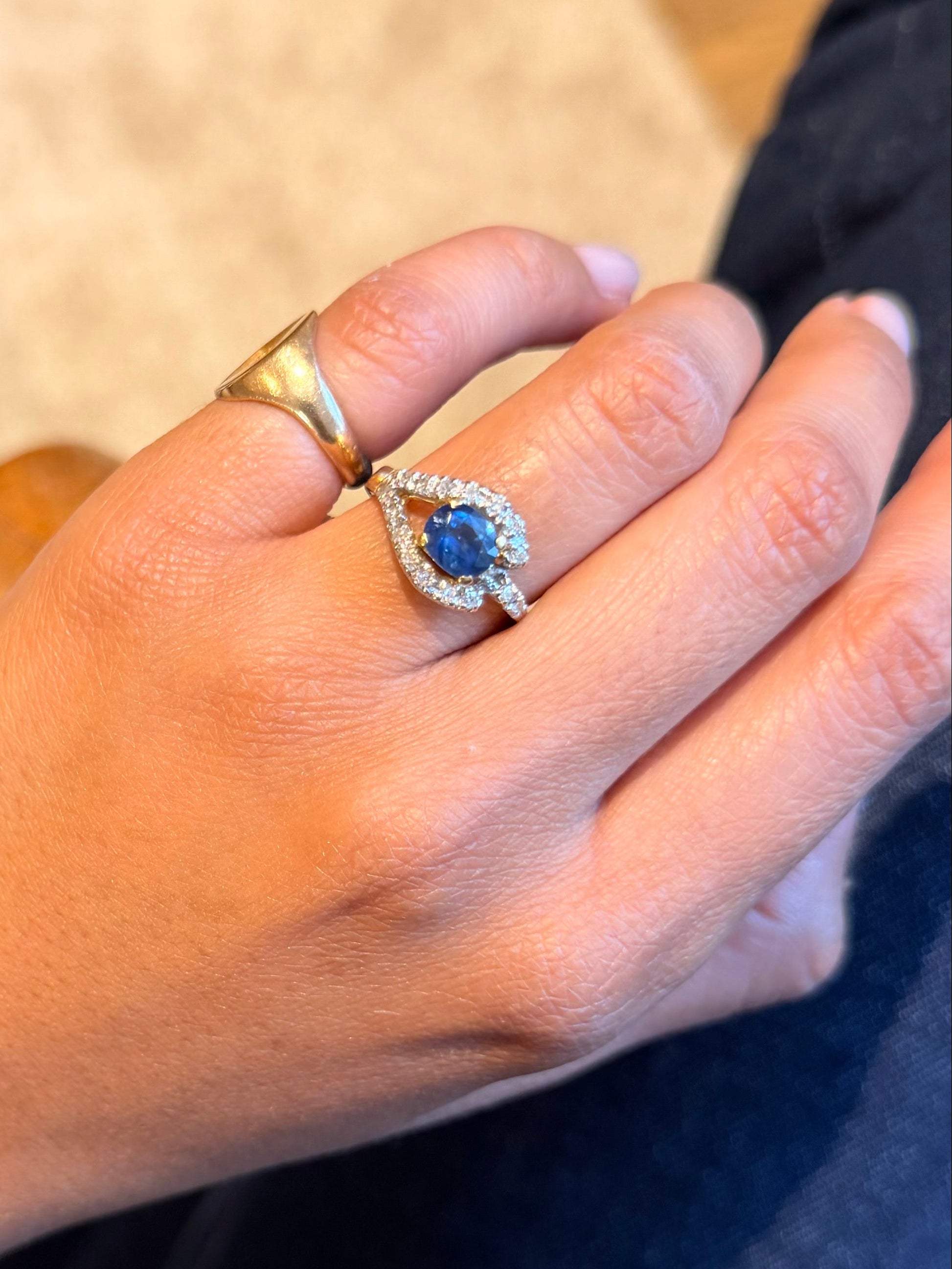 "Louise" Bague en or jaune, saphir et diamants