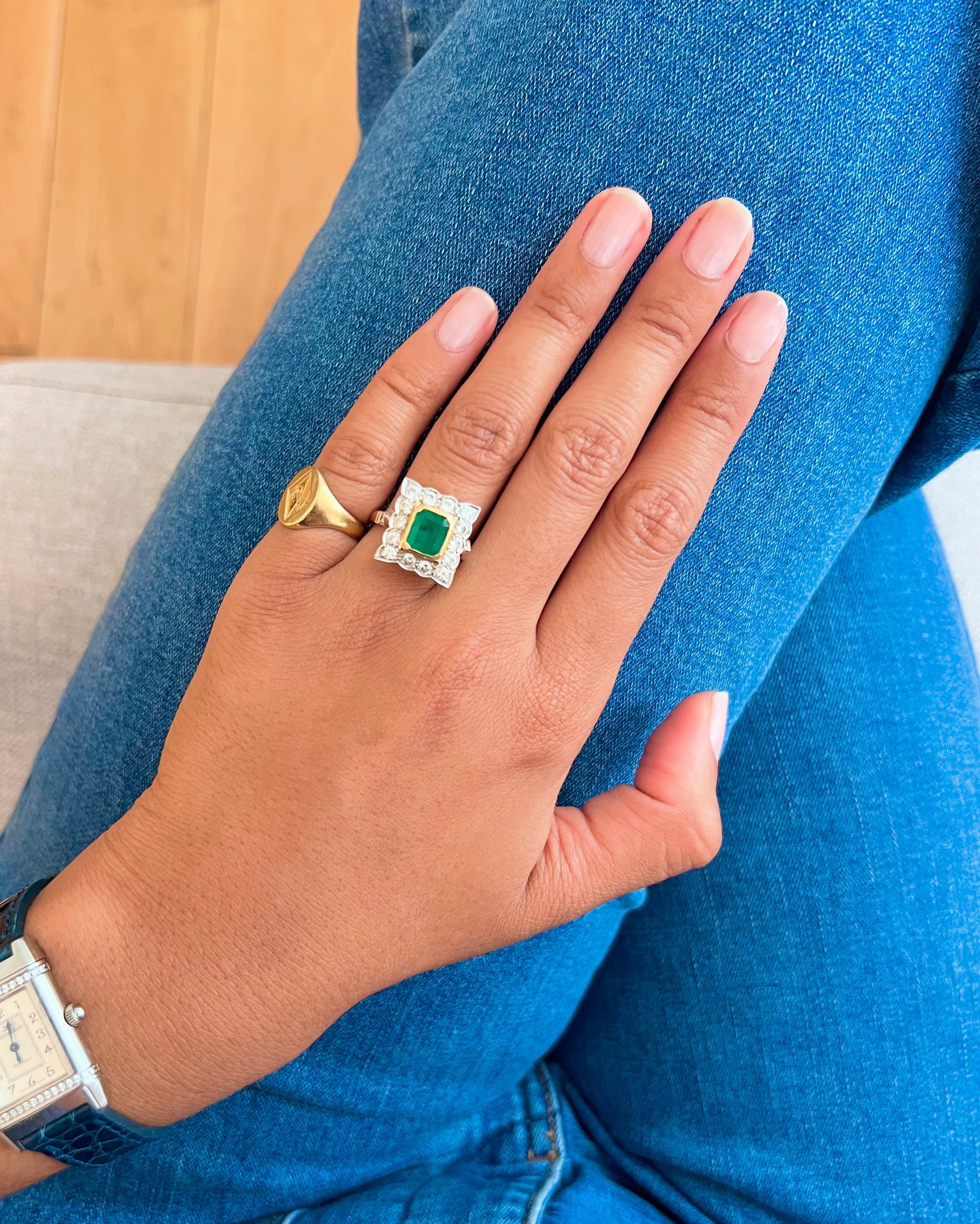 Bague entourage en or émeraude et diamants