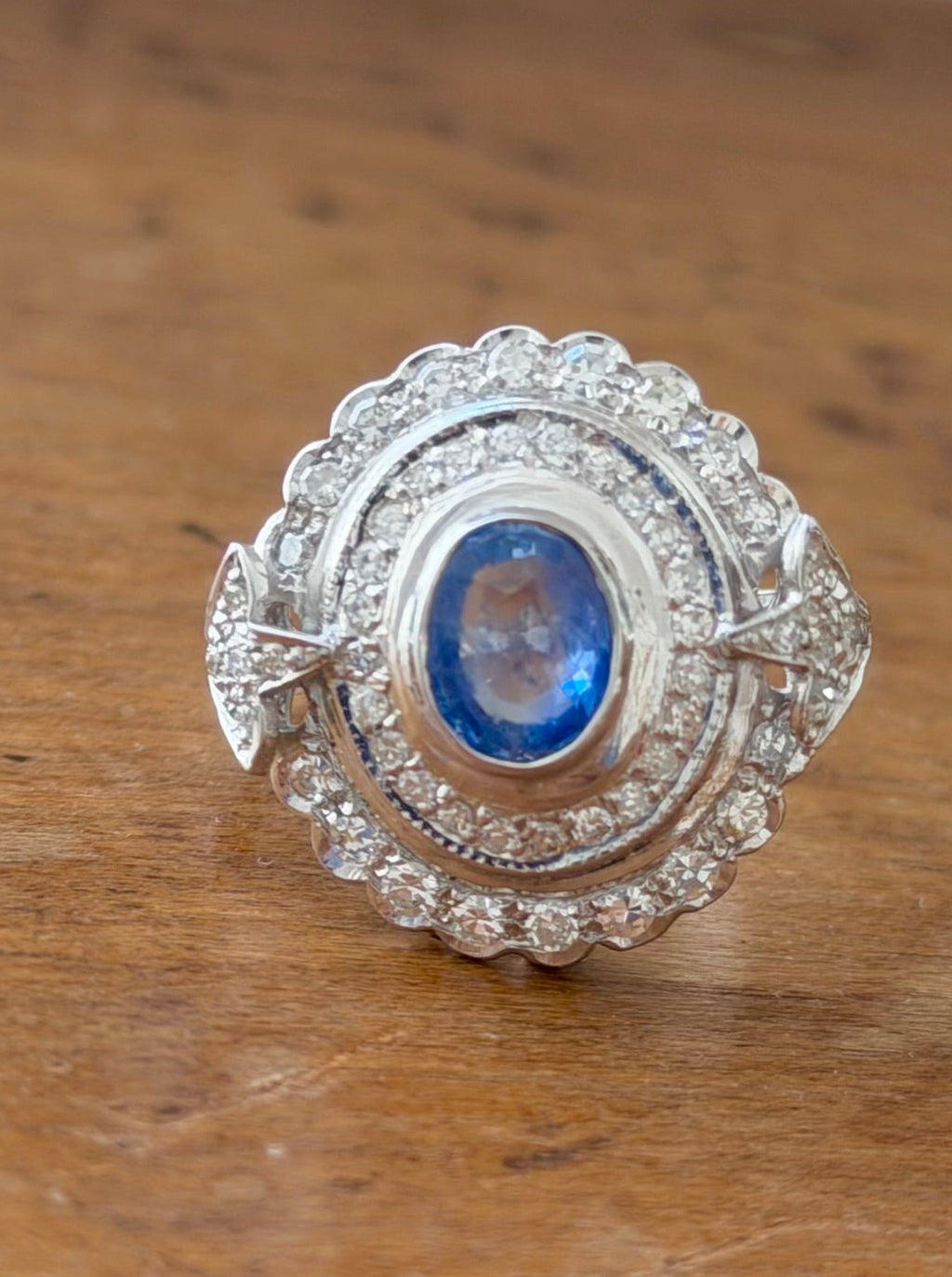 « Marine » Bague Pompadour en or blanc saphir et diamants