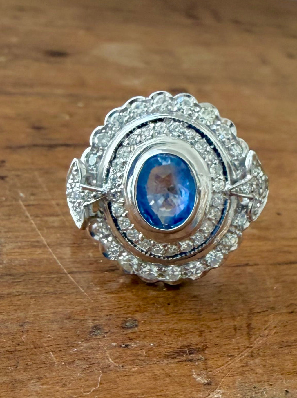« Marine » Bague Pompadour en or blanc saphir et diamants