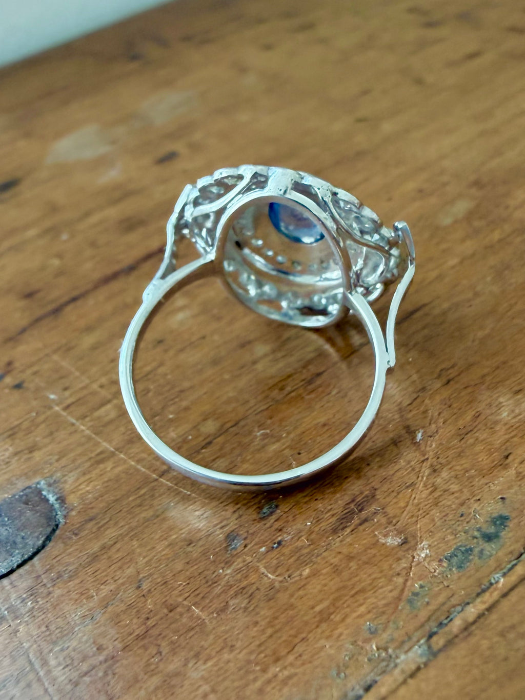 « Marine » Bague Pompadour en or blanc saphir et diamants