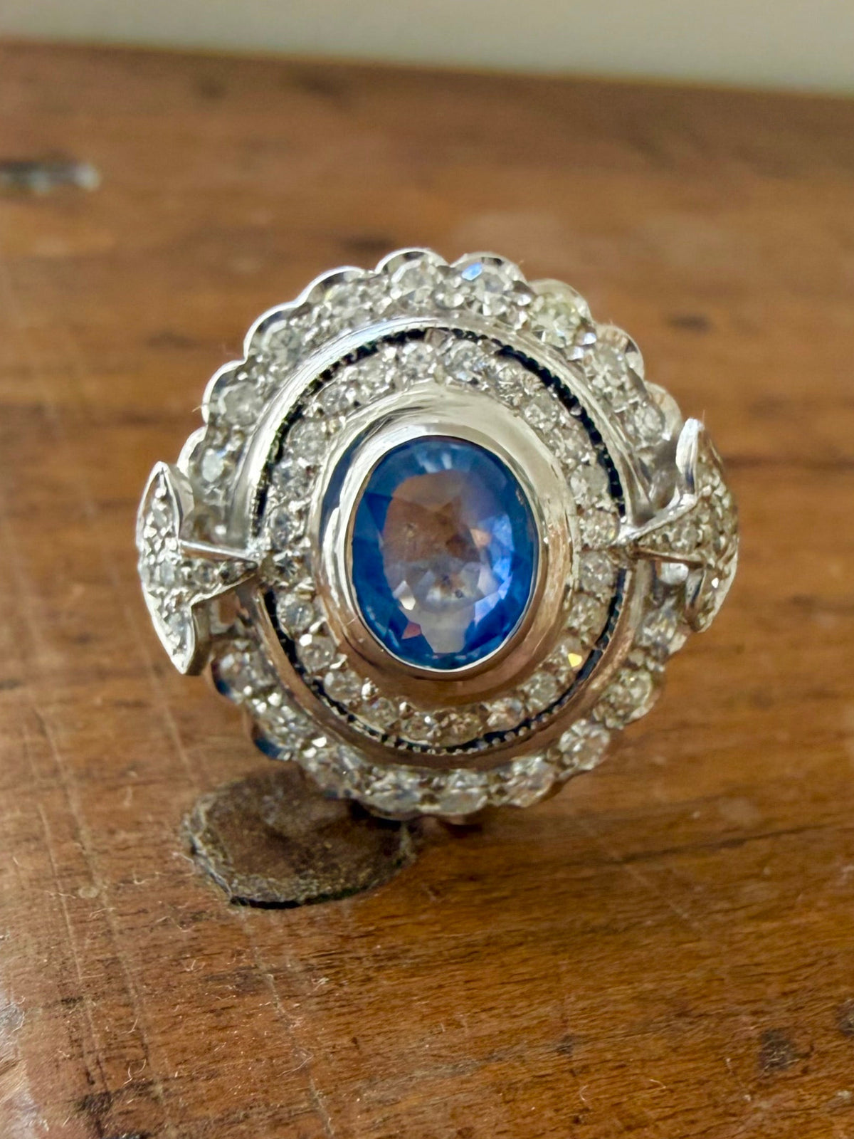 « Marine » Bague Pompadour en or blanc saphir et diamants