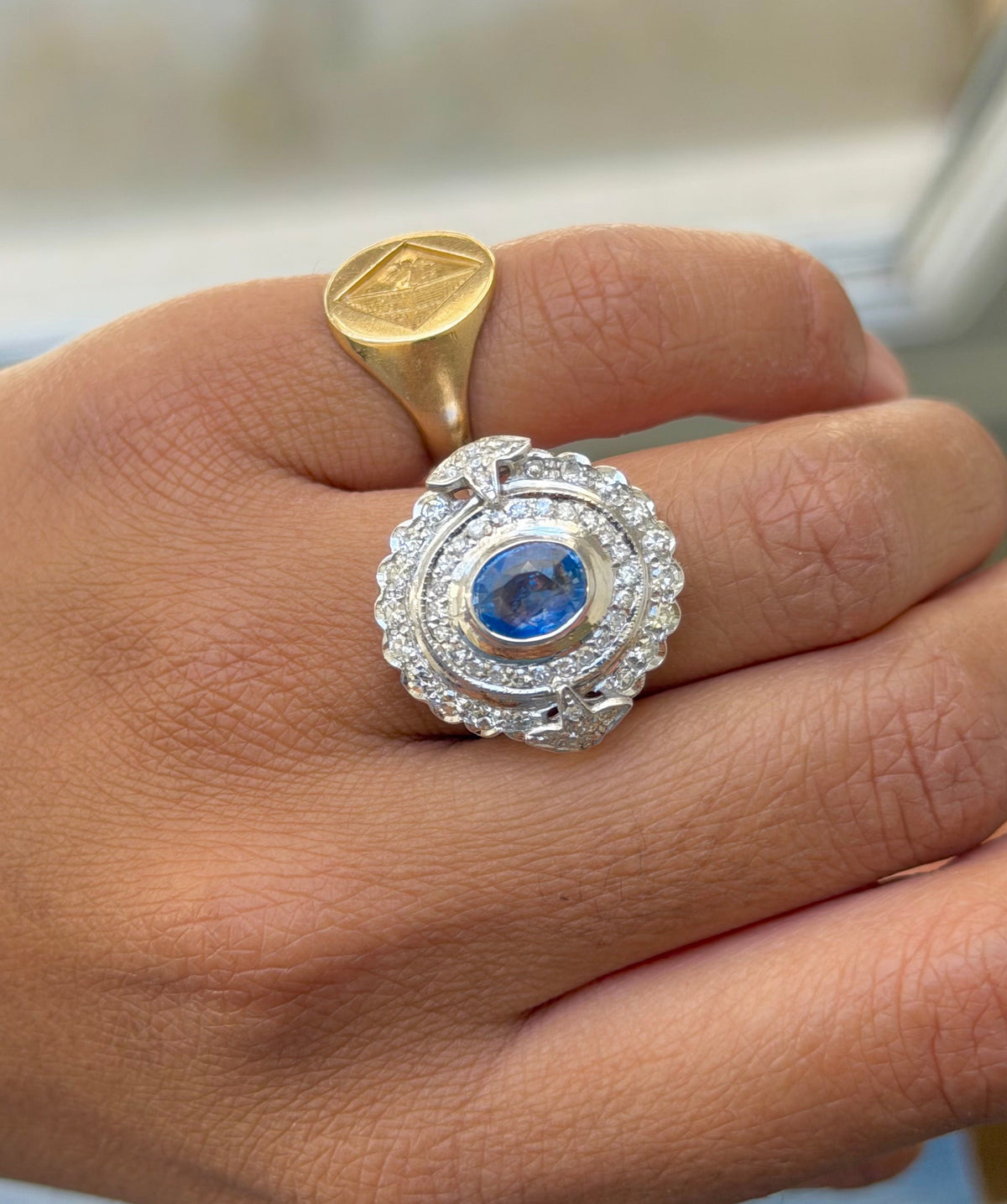 « Marine » Bague Pompadour en or blanc saphir et diamants
