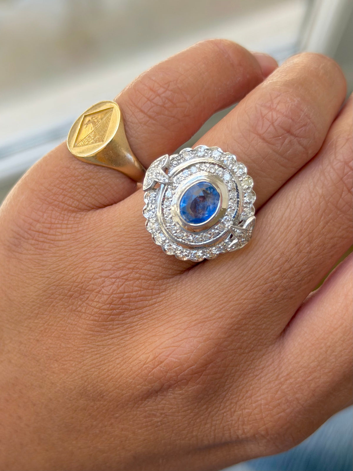 « Marine » Bague Pompadour en or blanc saphir et diamants