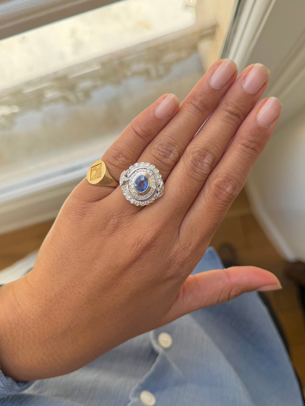 « Marine » Bague Pompadour en or blanc saphir et diamants