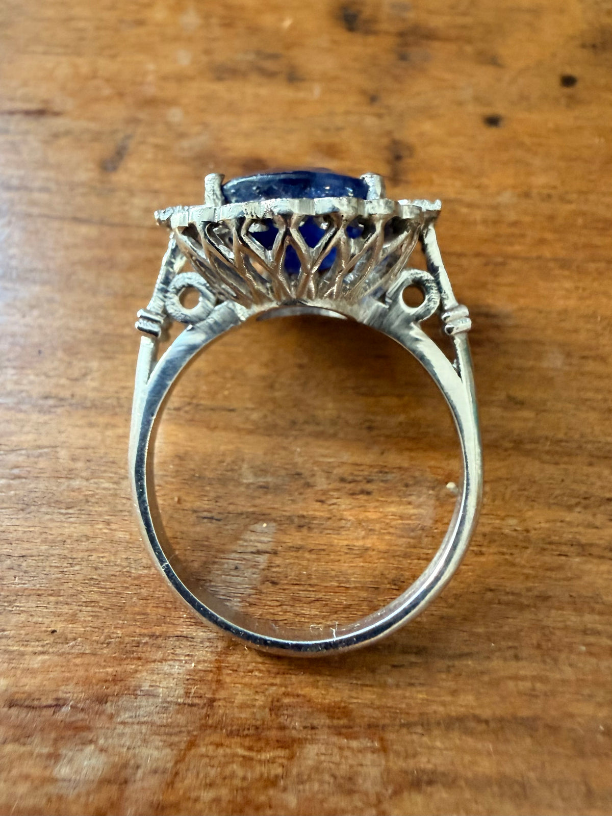 « Sophie » Bague Pompadour en or blanc saphir et diamants