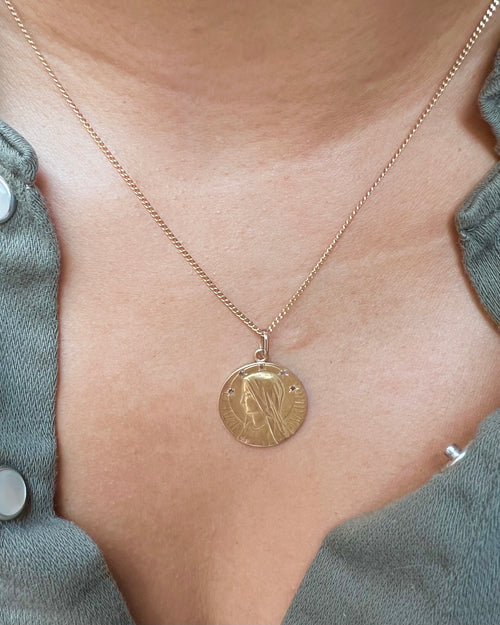 Médaille de la Sainte Vierge Marie en or jaune et diamants