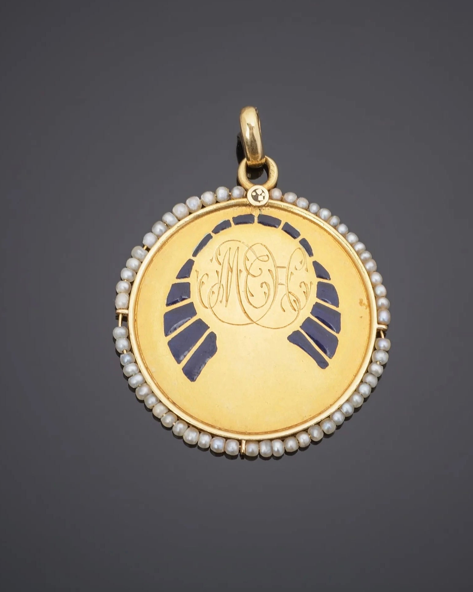 Médaille ancienne Sainte Vierge Marie en or jaune, émail et perles fines