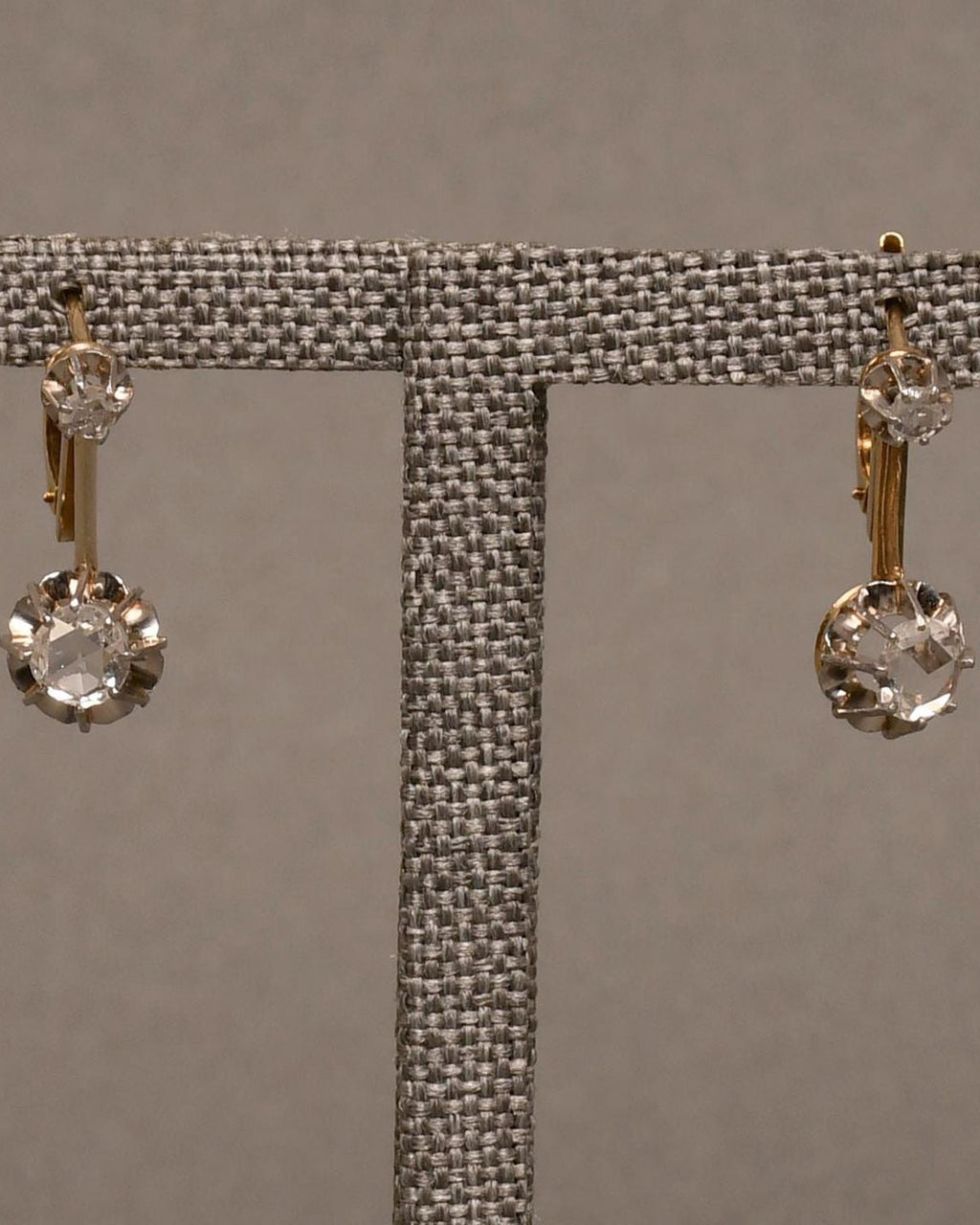 Boucles d'oreilles Dormeuses en or, et diamants