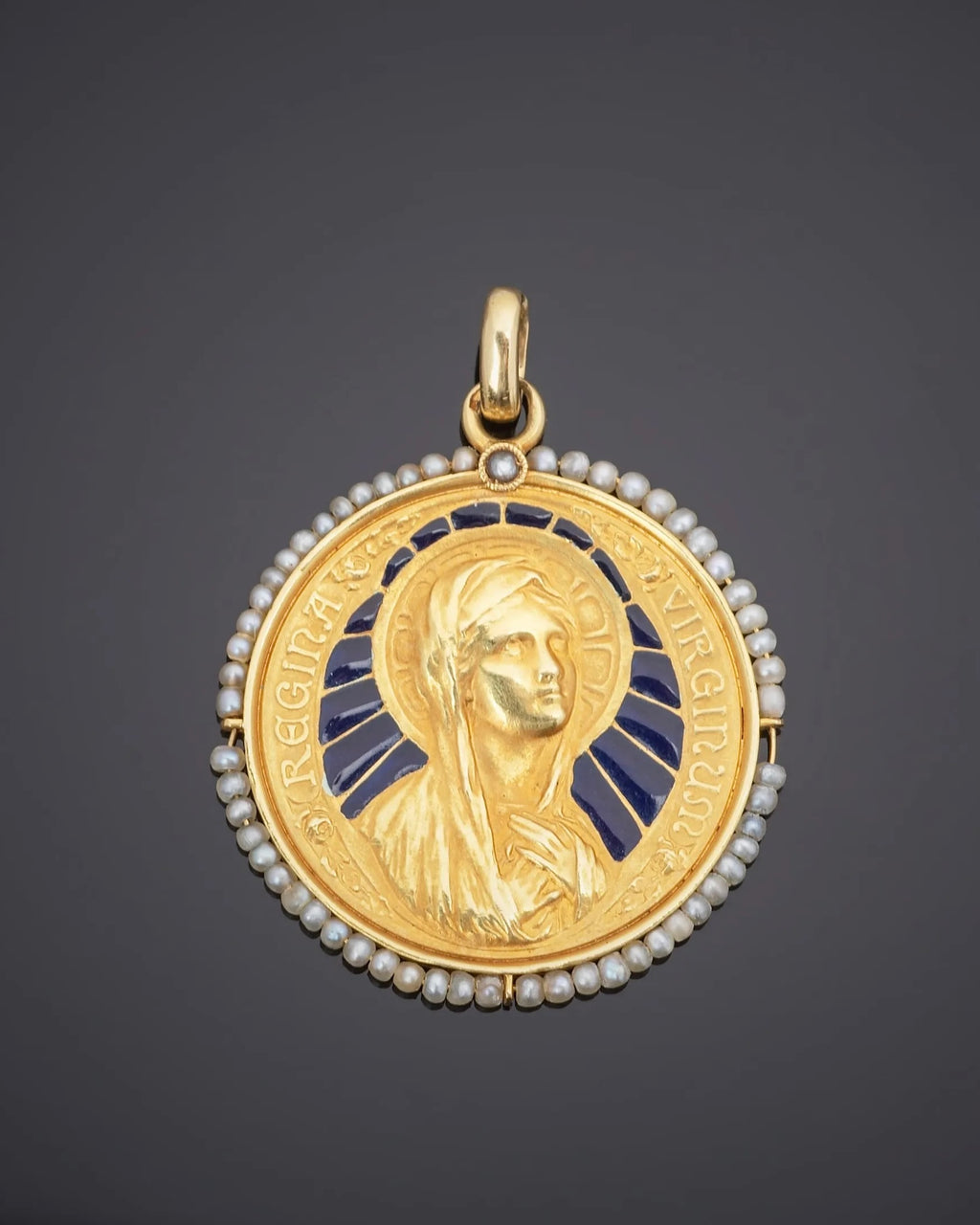 Médaille ancienne Sainte Vierge Marie en or jaune, émail et perles fines