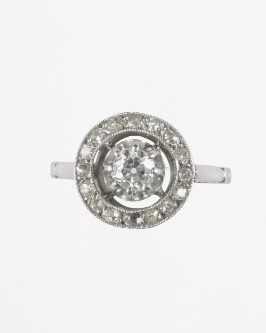«Marion» Bague Art déco en platine et diamants