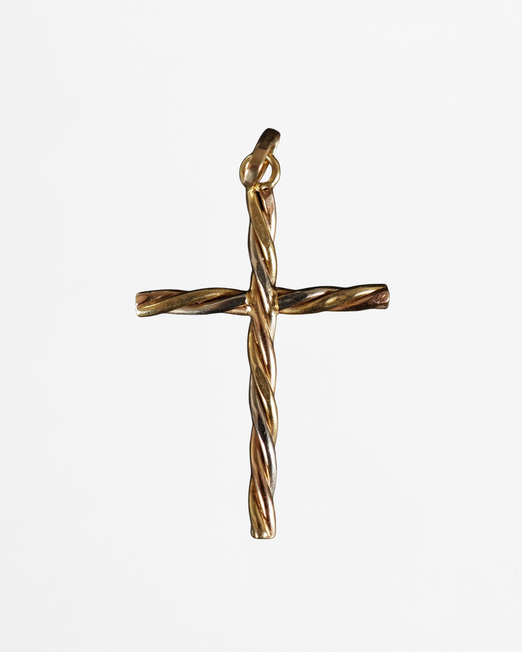 Croix en or jaune, or rose et or blanc