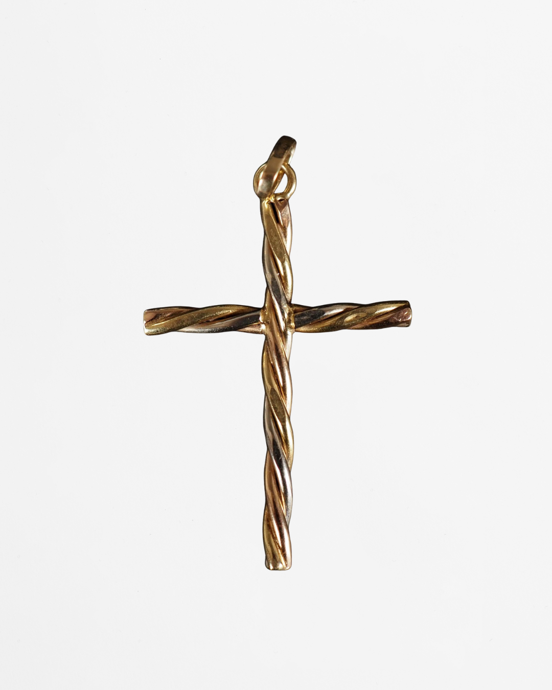 Croix en or jaune, or rose et or blanc