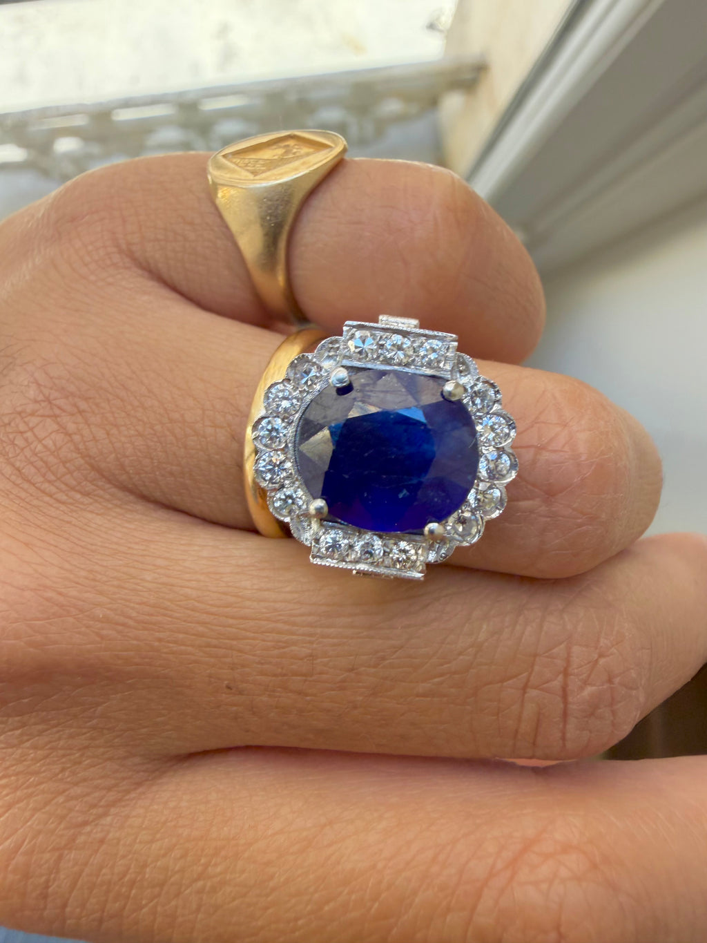 « Sophie » Bague Pompadour en or blanc saphir et diamants
